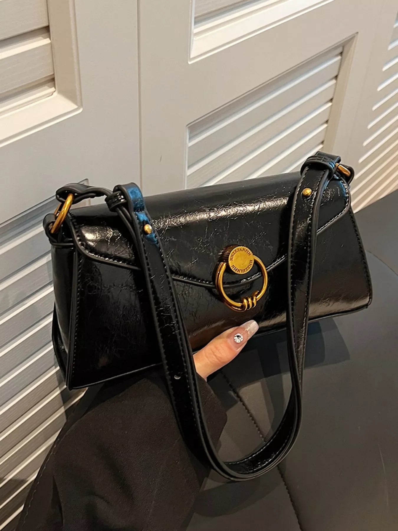 Retro Ring Decor Shoulder Bag - Makw Official Site