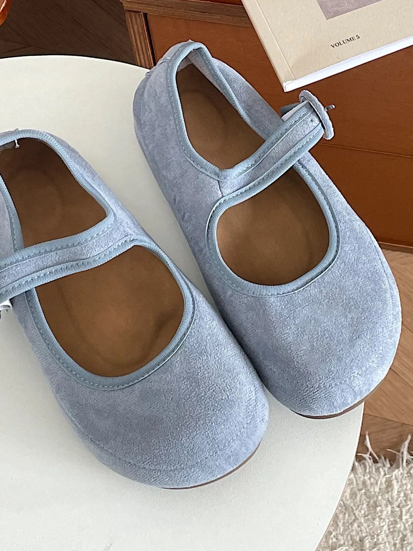 Round Toe Flat Slip-Ons - Makw Official Site