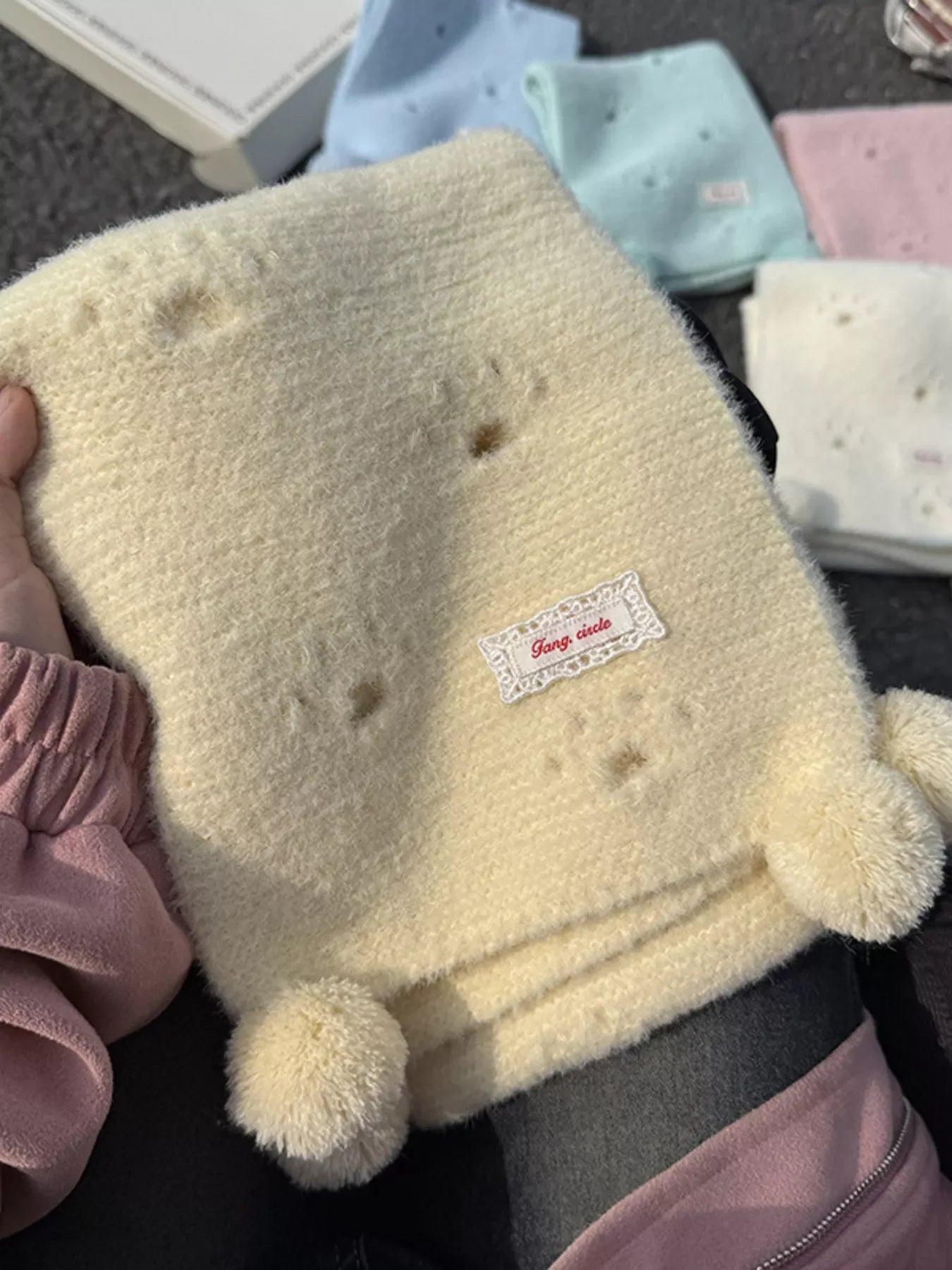 Cat Paw Pom-Pom Knitted Scarf - Makw Official Site