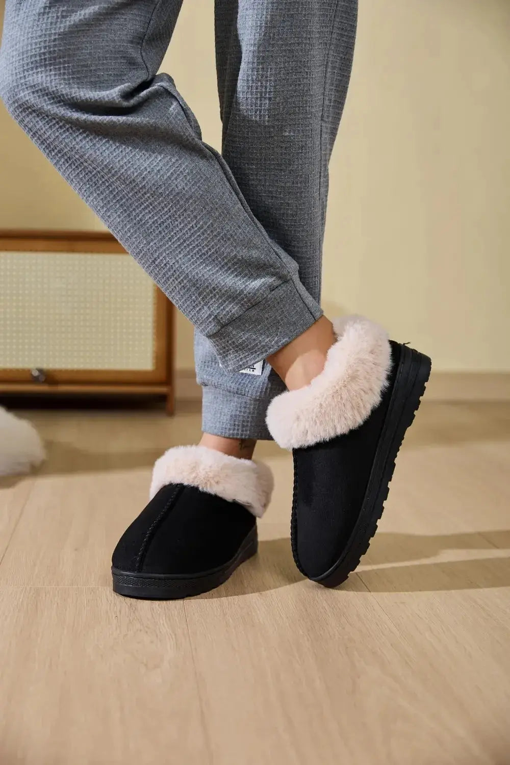 Faux Fur Round Toe Platform Slippers - Makw Official Site