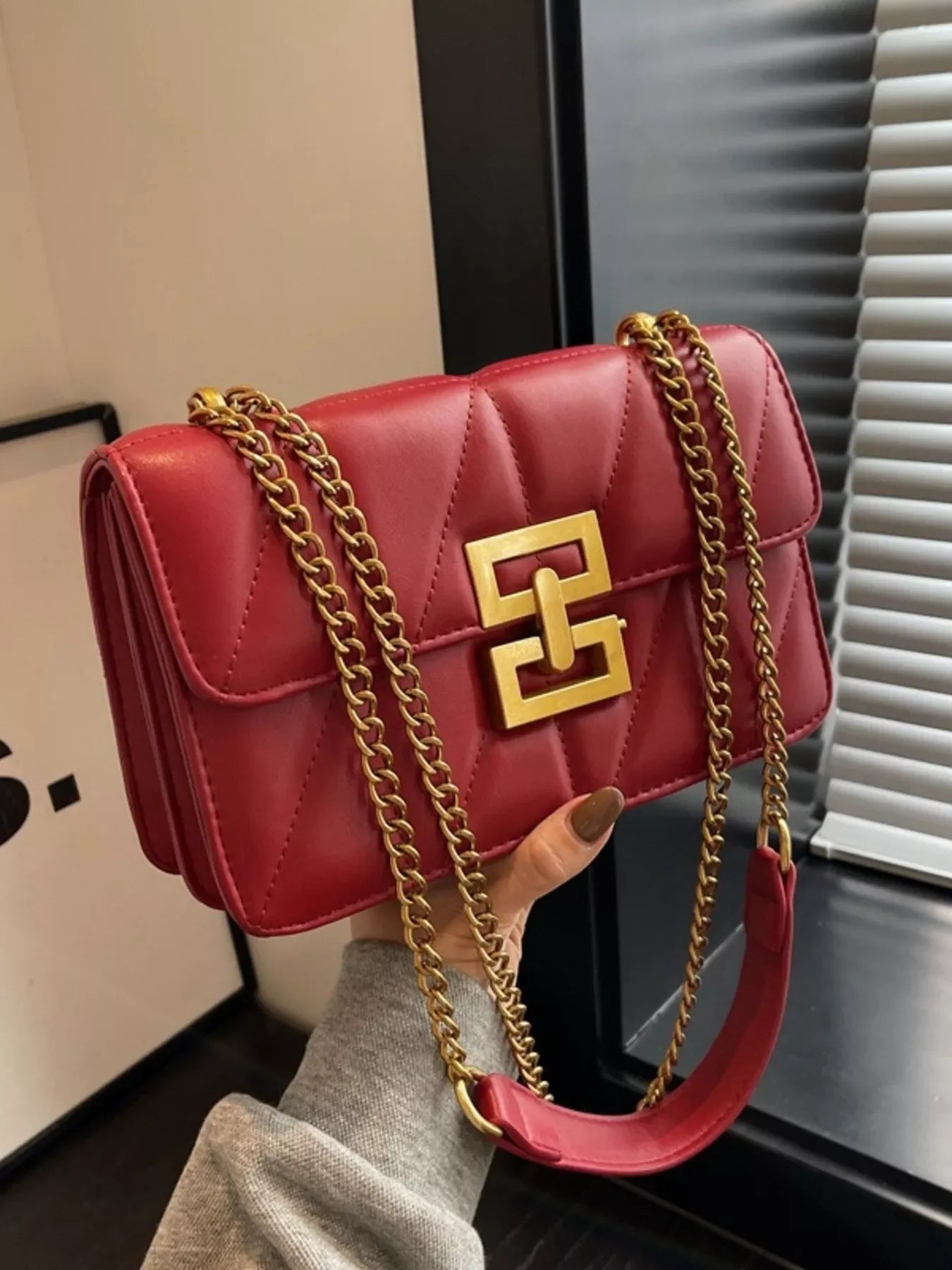 Quilted Flap Chain Crossbody Bag - Makw Official Site