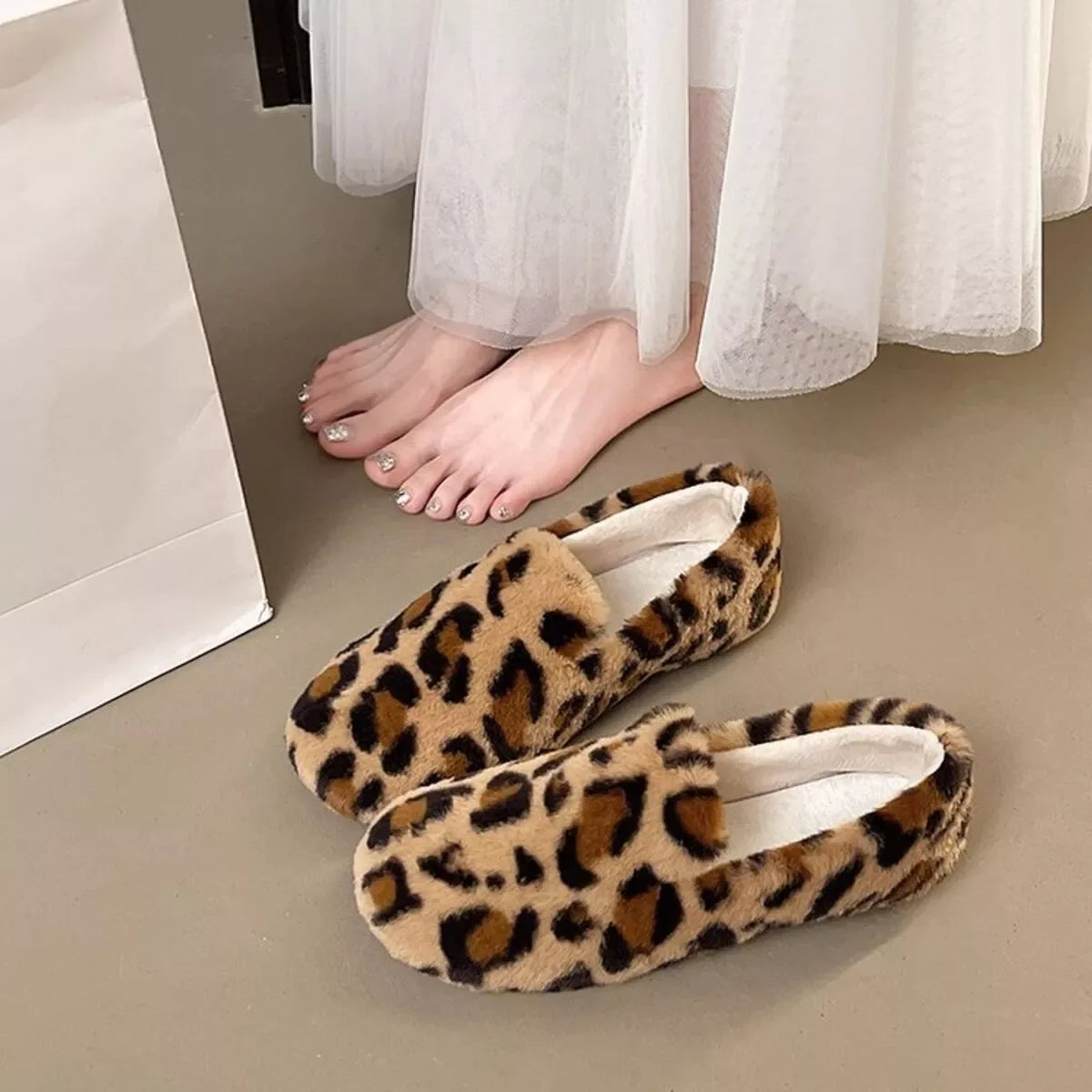 Fluffy Round Toe Slip-Ons - Makw Official Site