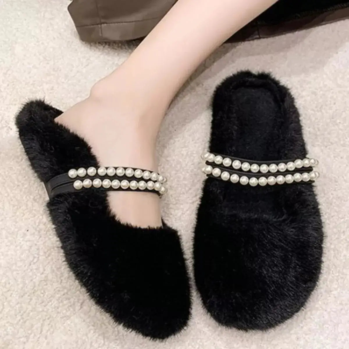 Pearl Embellished Plush Slippers - Makw Official Site