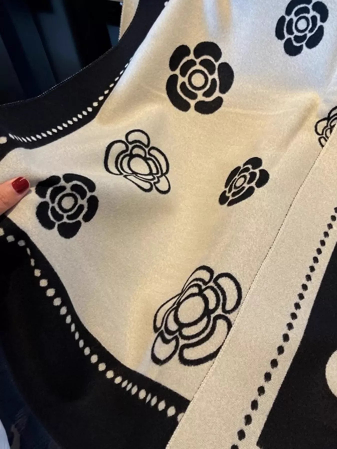 Floral Pattern Raw Hem Scarf - Makw Official Site