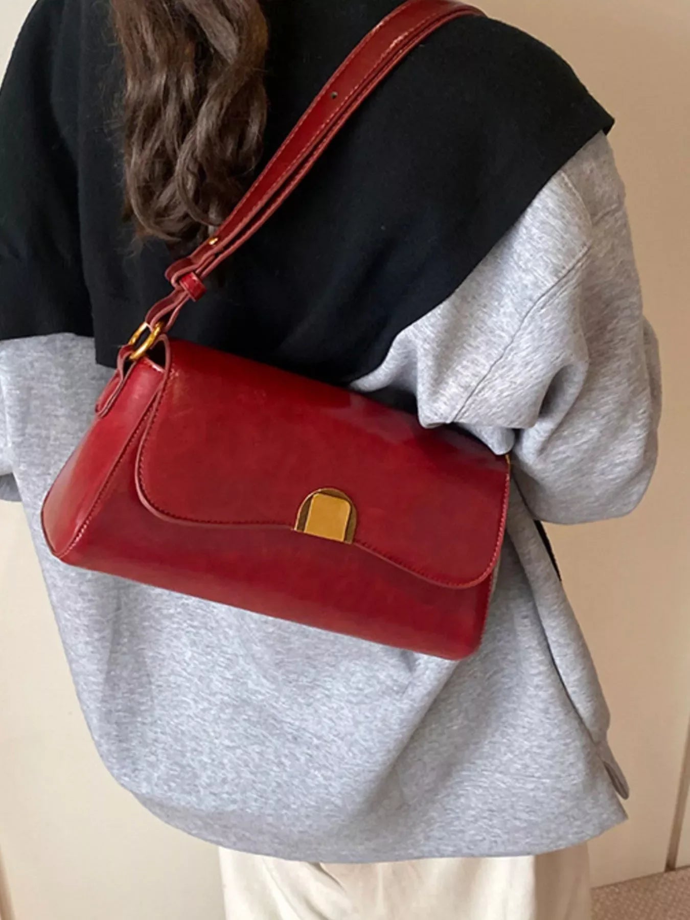 Golden Clasp Shoulder Bag - Makw Official Site