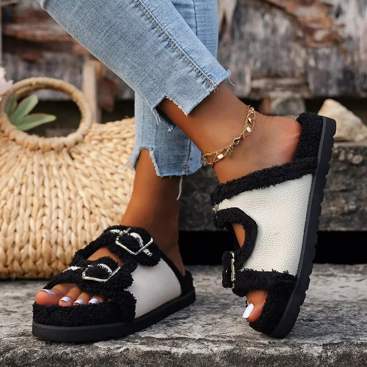 Buckle Decor Plush Lined Platform Slippers - Makw Official Site