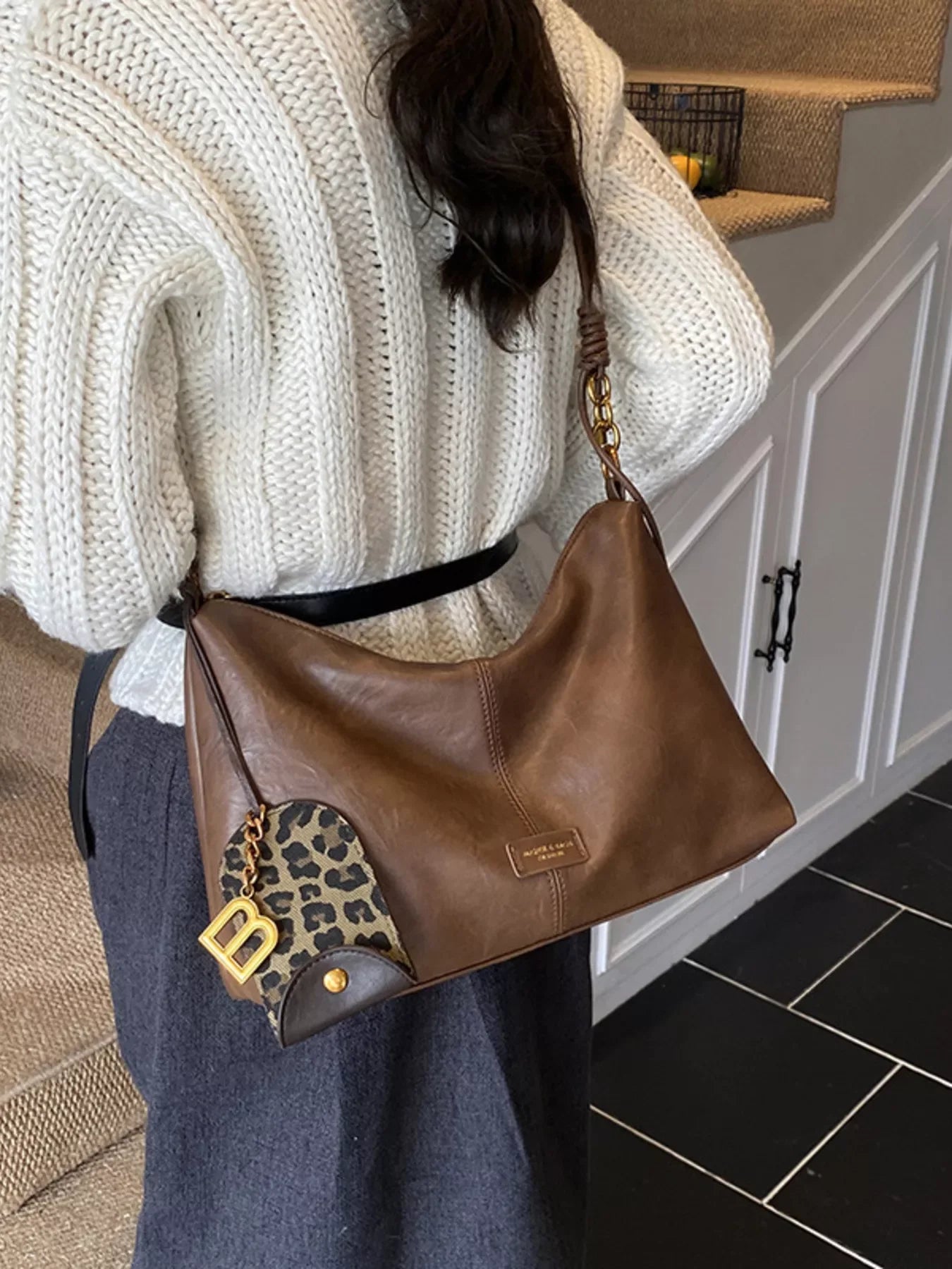 Leather Adjustable Strap Shoulder Bag - Makw Official Site