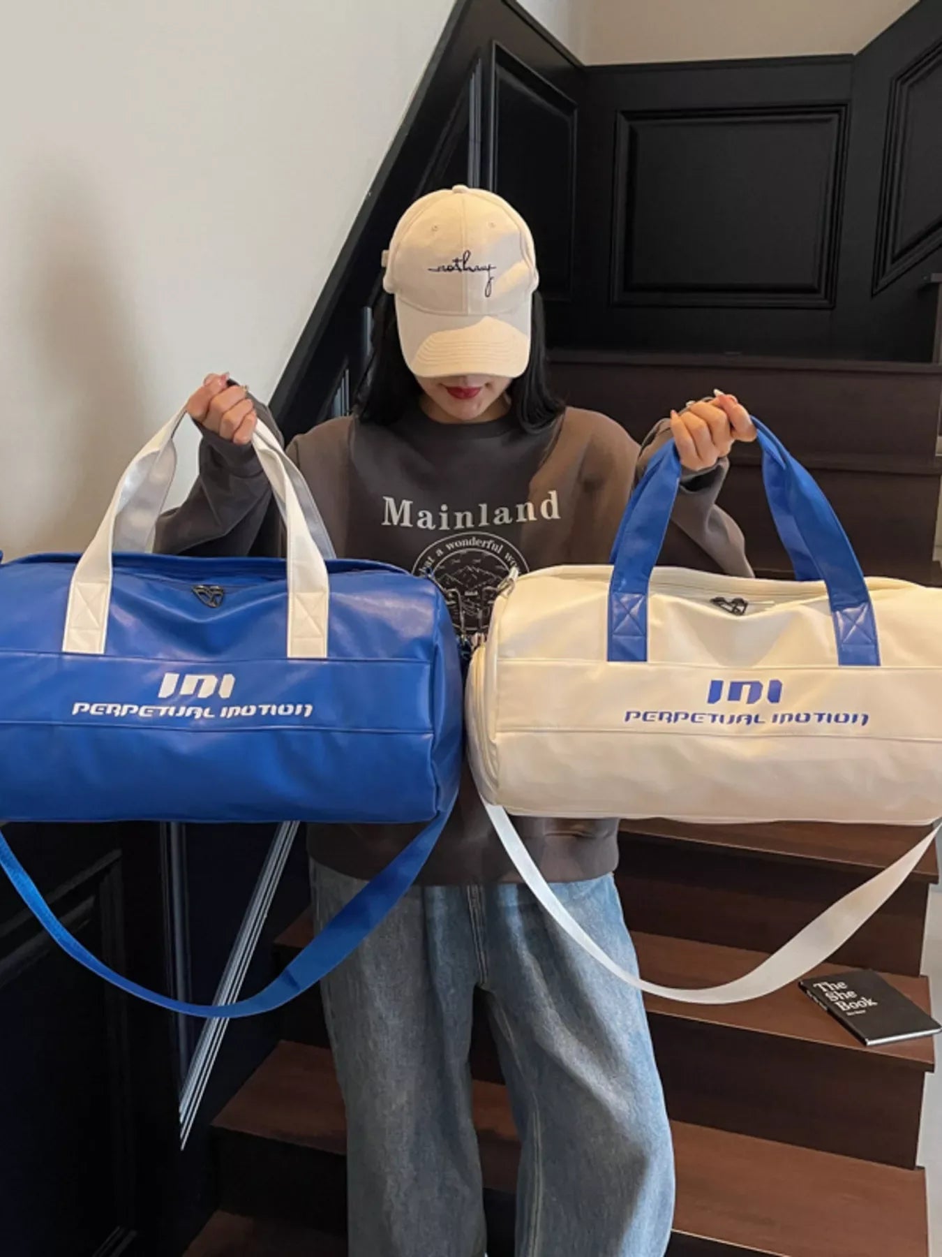 Lightweight Travel Duffel Bag with Shoulder Strap - Makw Official Site