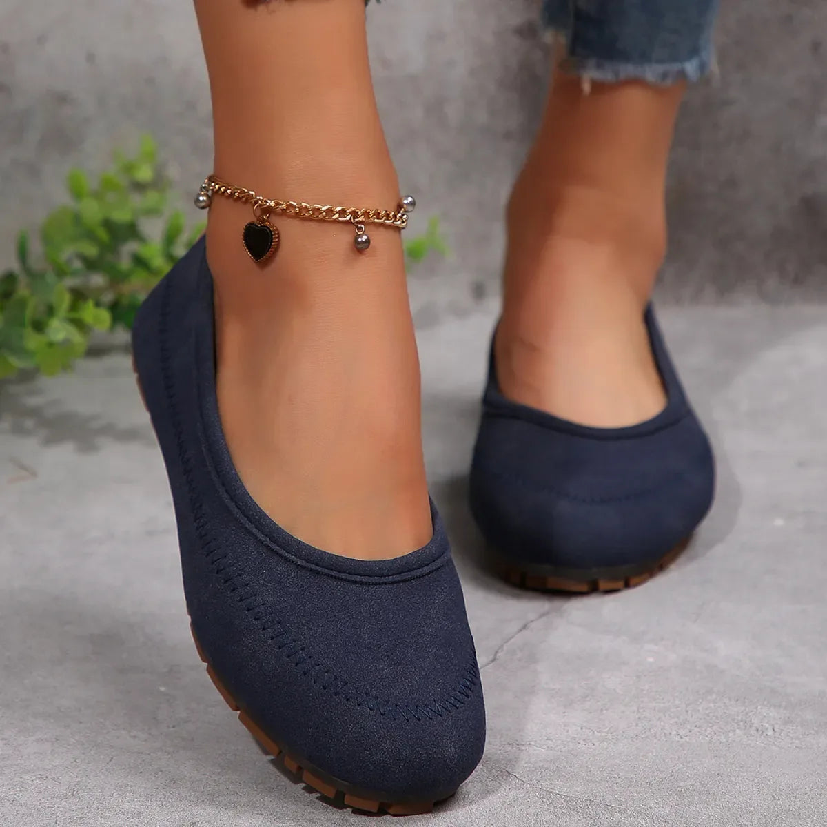 Round Toe Flat Slip-Ons - Makw Official Site