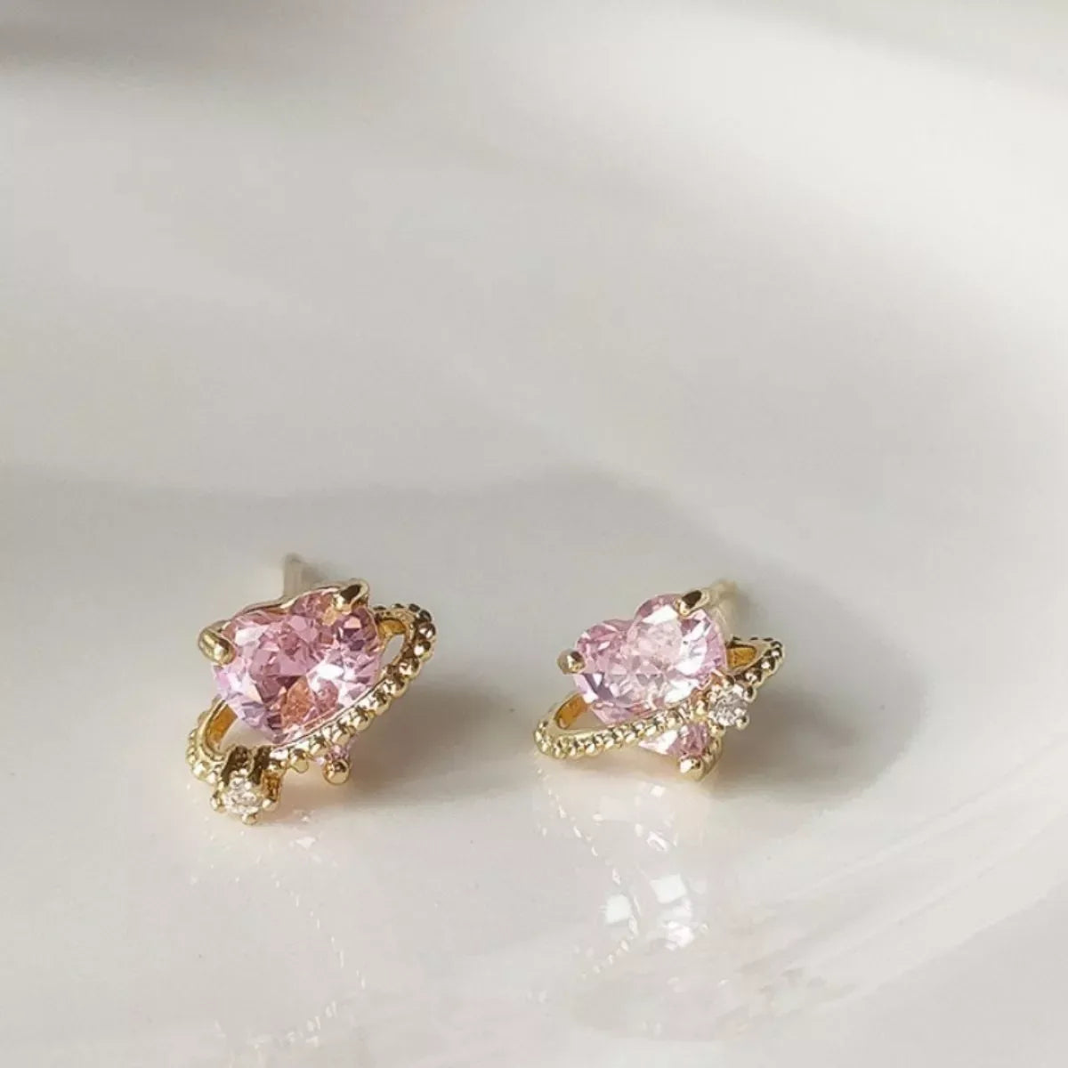 Heart Planet Stud Earrings - Makw Official Site