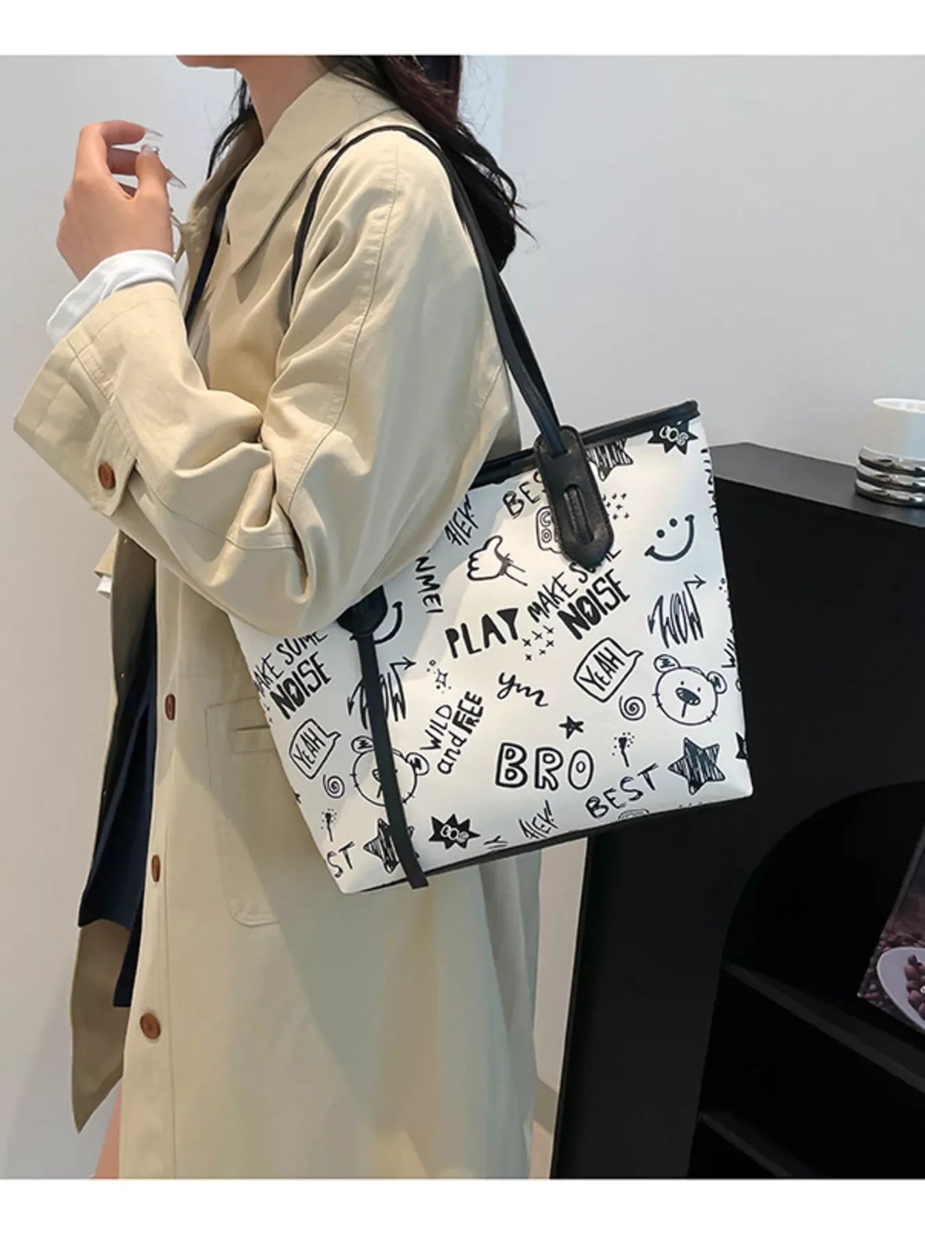 Graffiti Print Casual Tote Bag - Makw Official Site