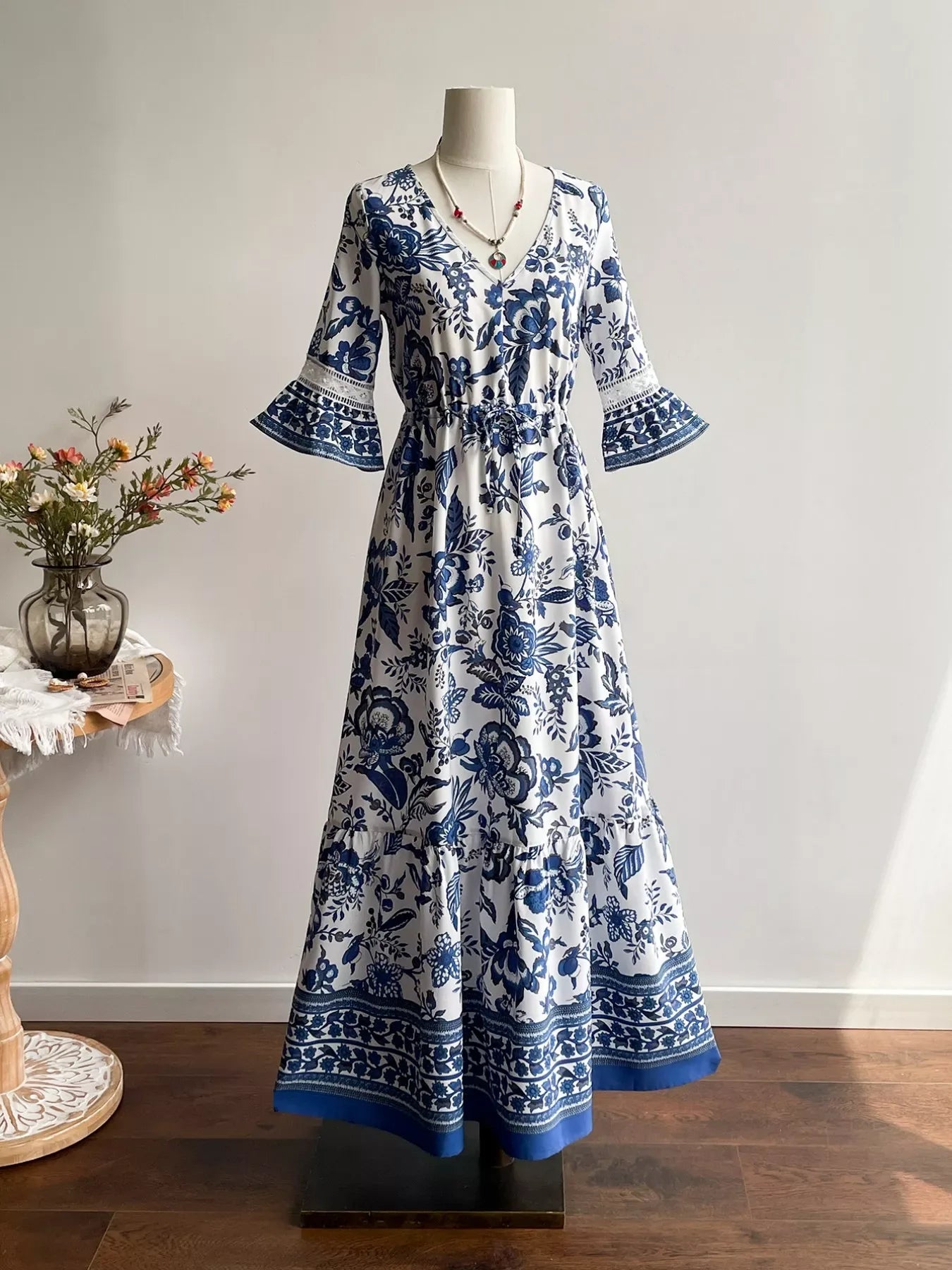 Floral Print V-Neck Flounce Sleeve Dress - Makw Official Site