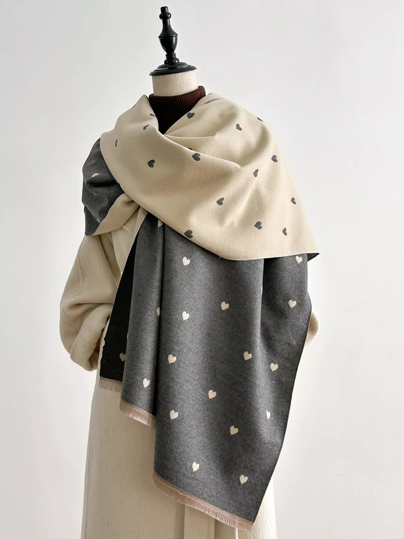Heart Raw Hem Scarf - Makw Official Site