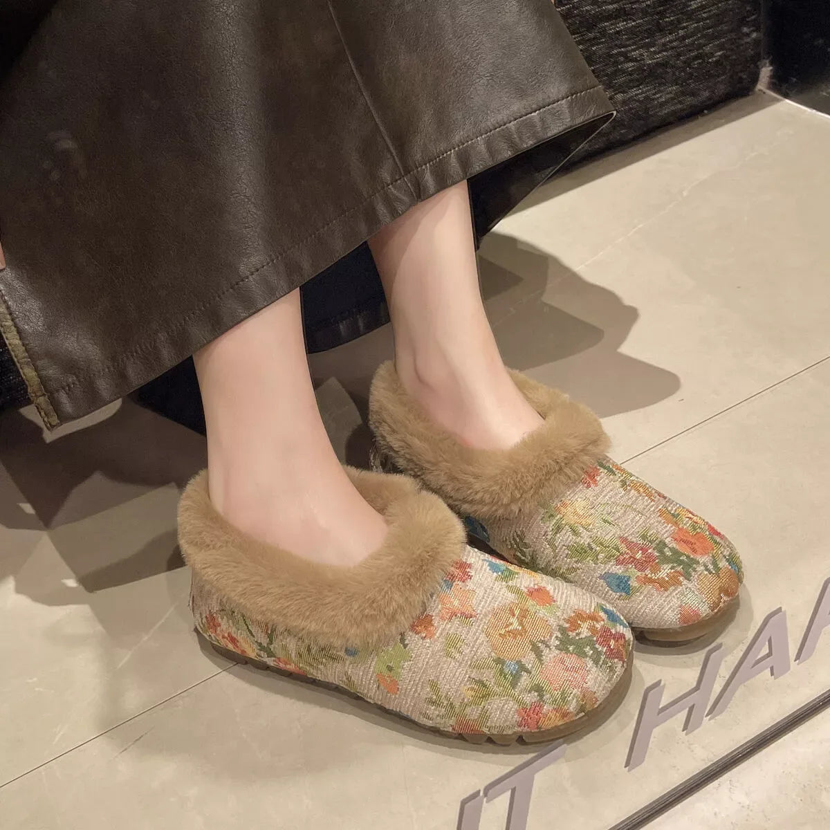 Floral Pattern Plush Lined Slip-Ons - Makw Official Site