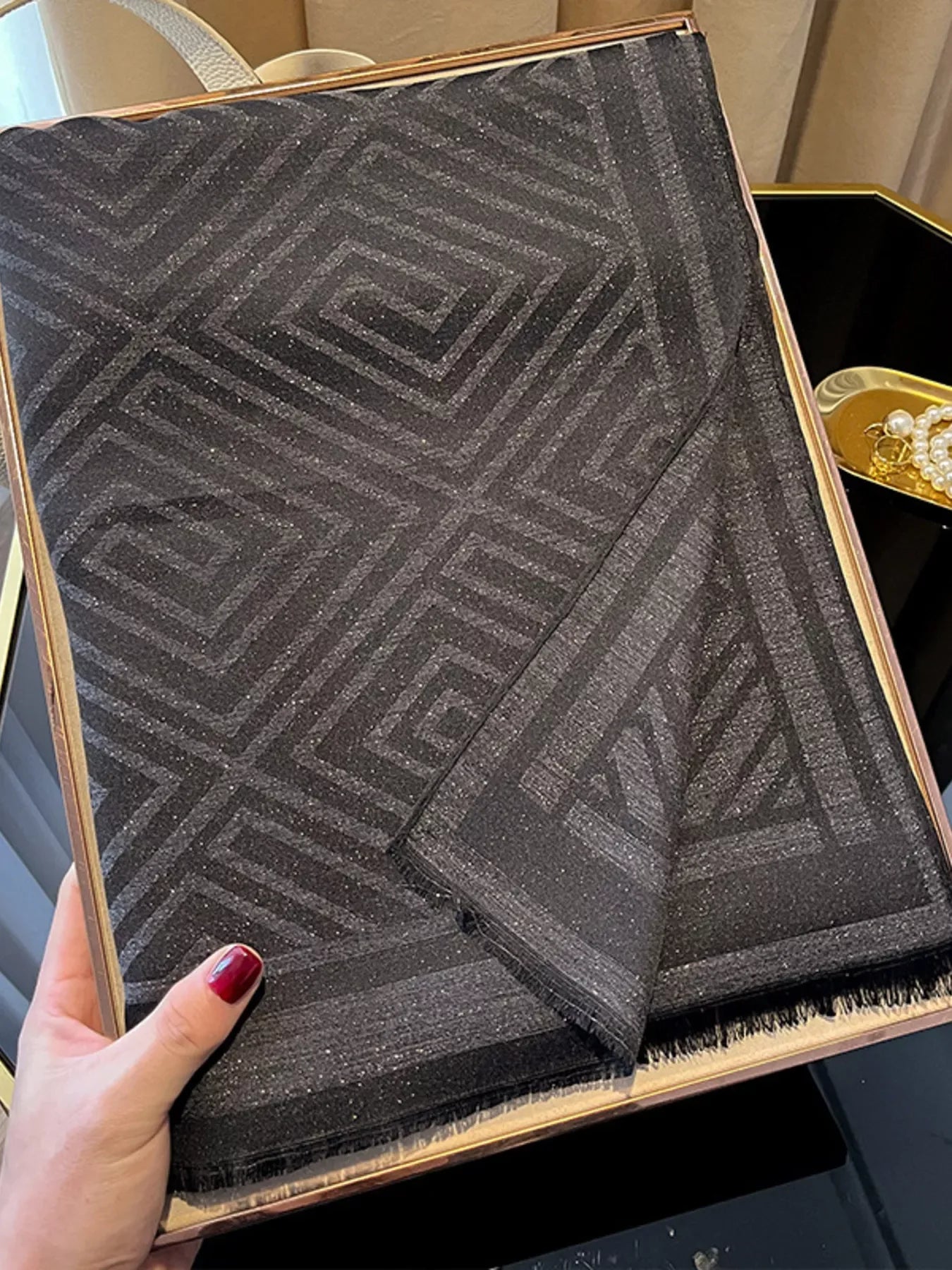 Raw Hem Lightweight Scarf - Makw Official Site