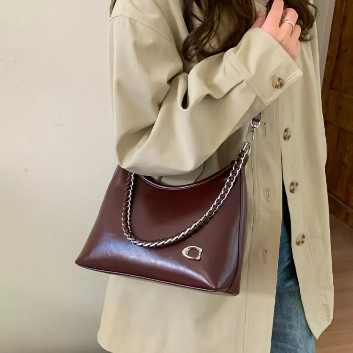 Chic Chain Accent Shoulder Bag - Makw Official Site