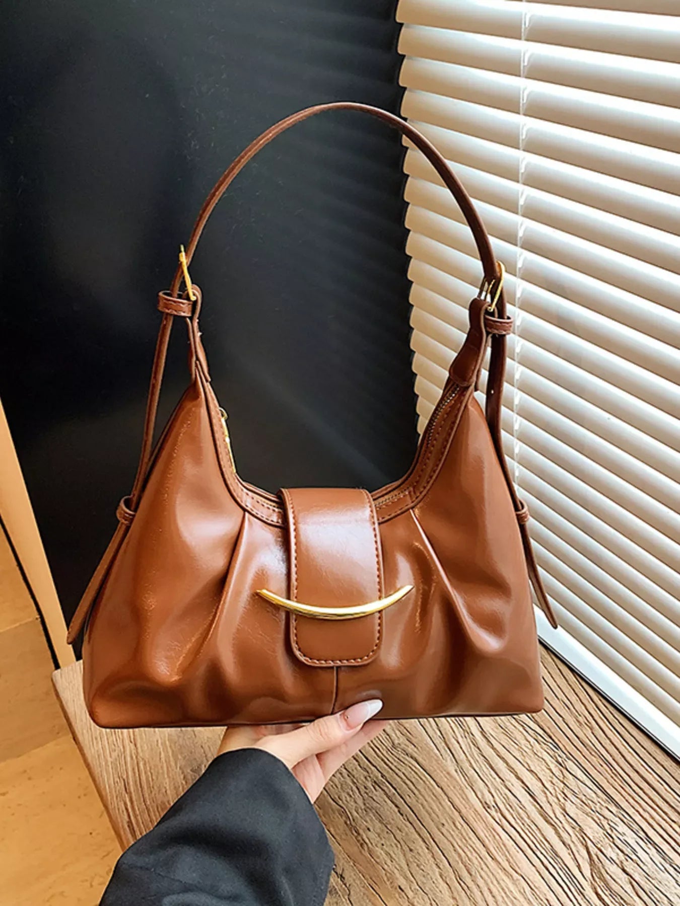 Adjustable Strap Shoulder Bag - Makw Official Site