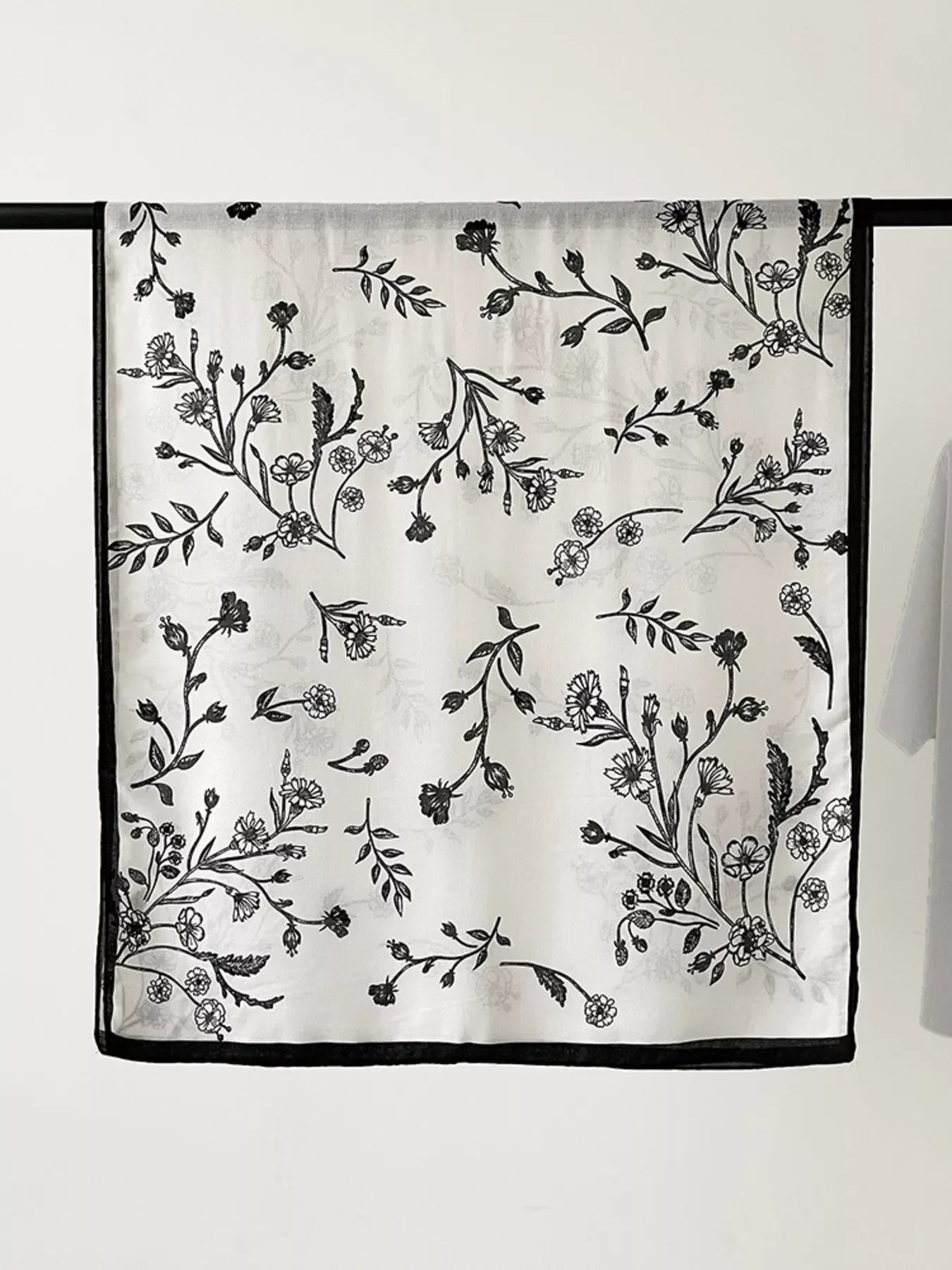 Floral Print Lightweight Scarf - Makw Official Site