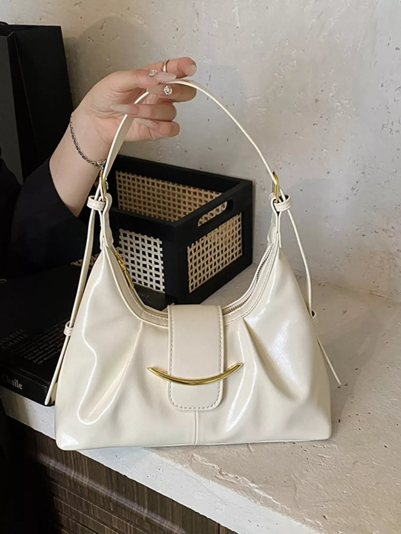 Adjustable Strap Shoulder Bag - Makw Official Site