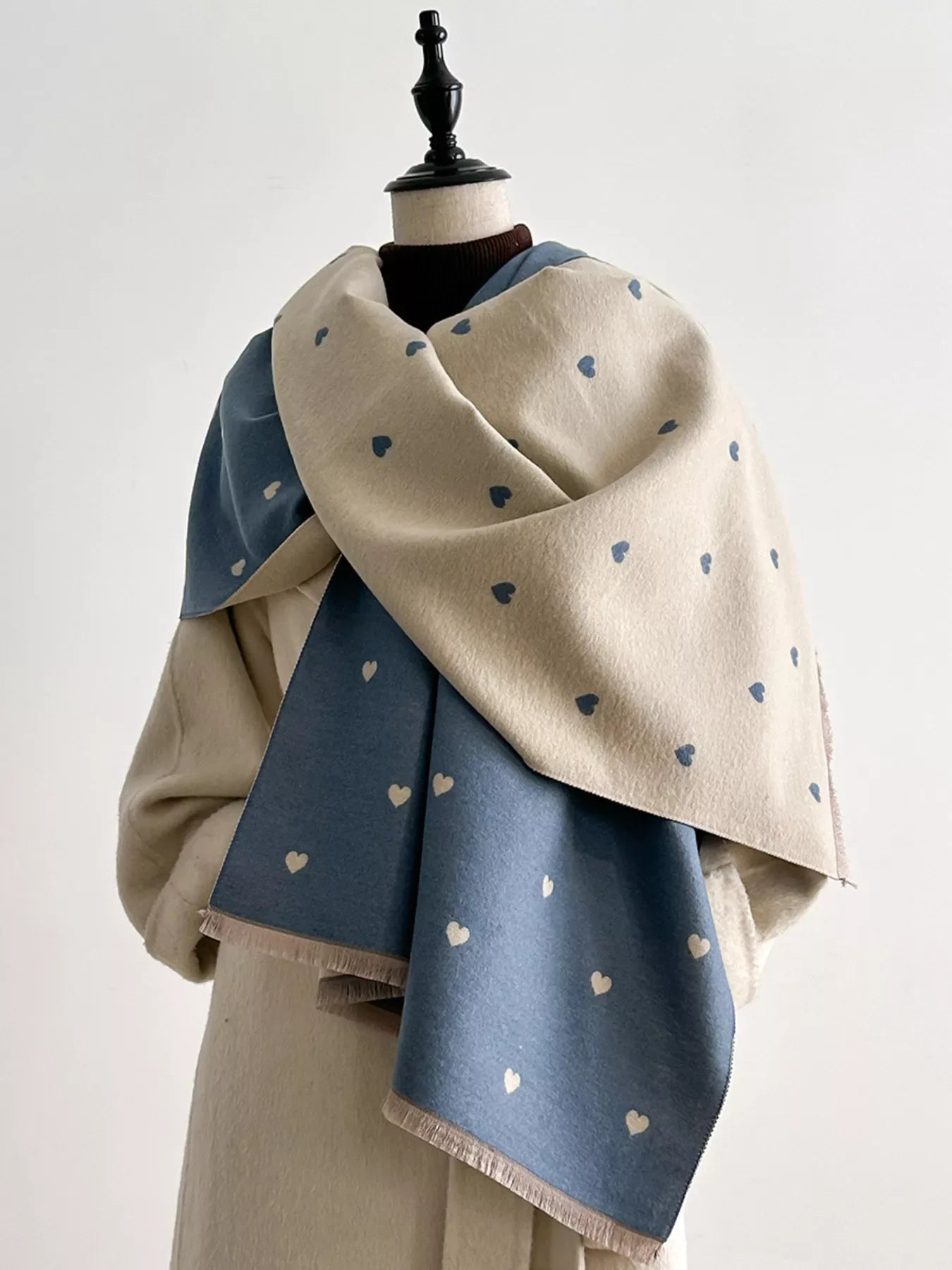 Heart Raw Hem Scarf - Makw Official Site