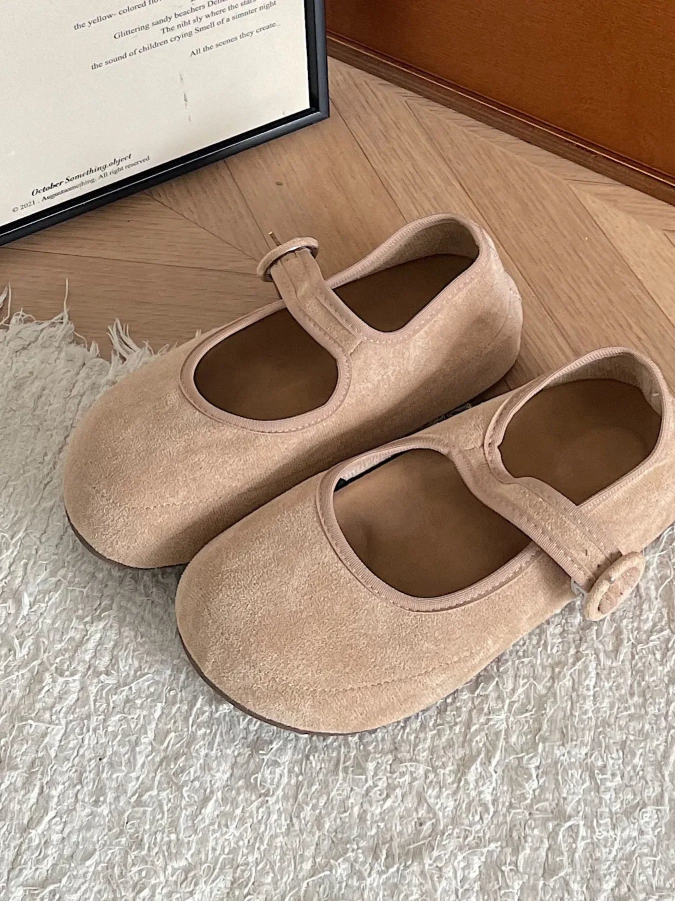 Round Toe Flat Slip-Ons - Makw Official Site