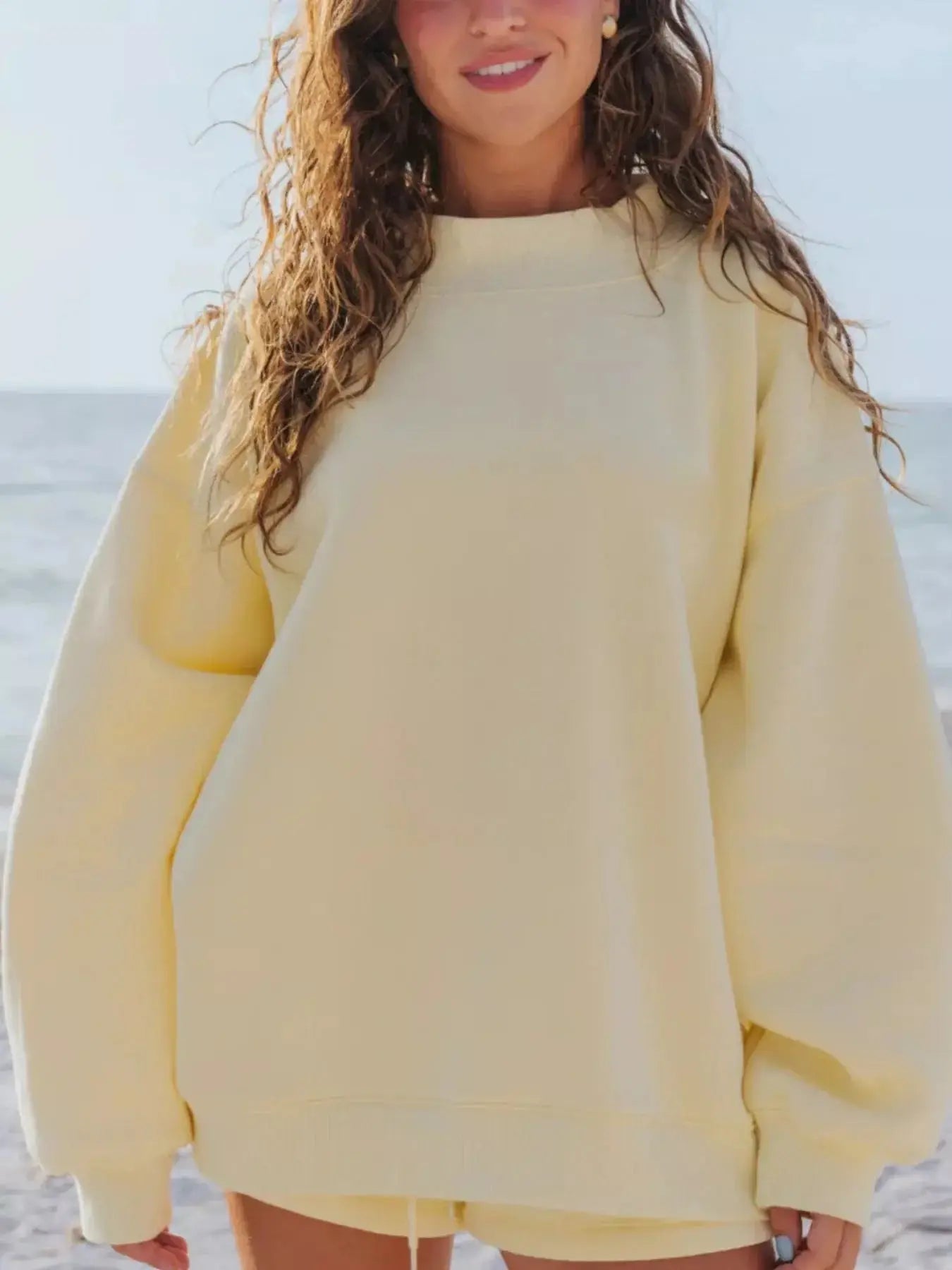 Relaxed Fit Round Neck Sweatshirt and Shorts Set - Makw Official Site