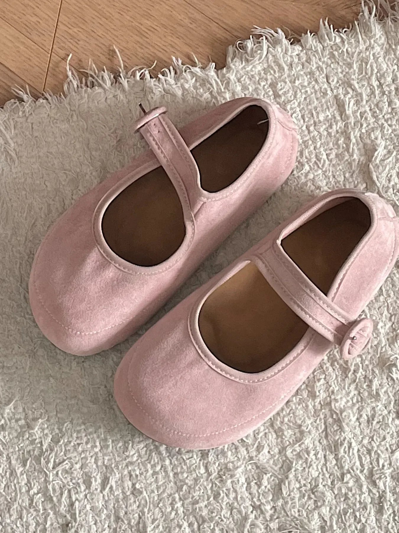 Round Toe Flat Slip-Ons - Makw Official Site