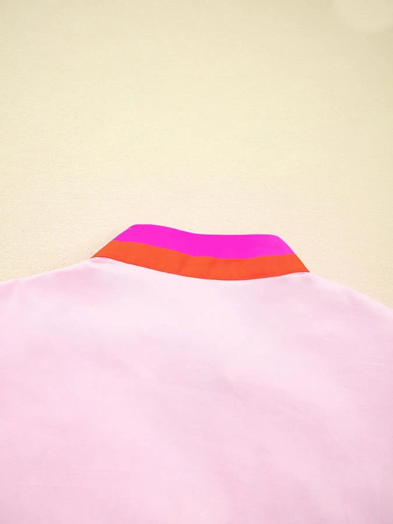 Contrast Trim Notched Short Sleeve Blouse - Makw Official Site