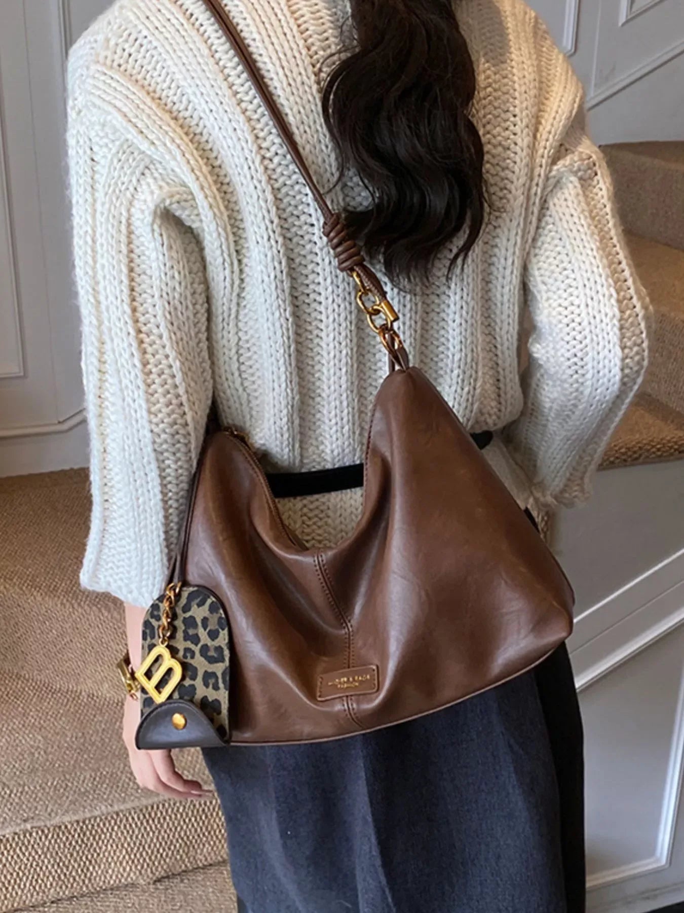 Leather Adjustable Strap Shoulder Bag - Makw Official Site