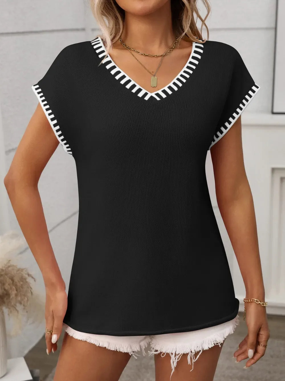 Contrast Trim V-Neck Short Sleeve Knit Top - Makw Official Site