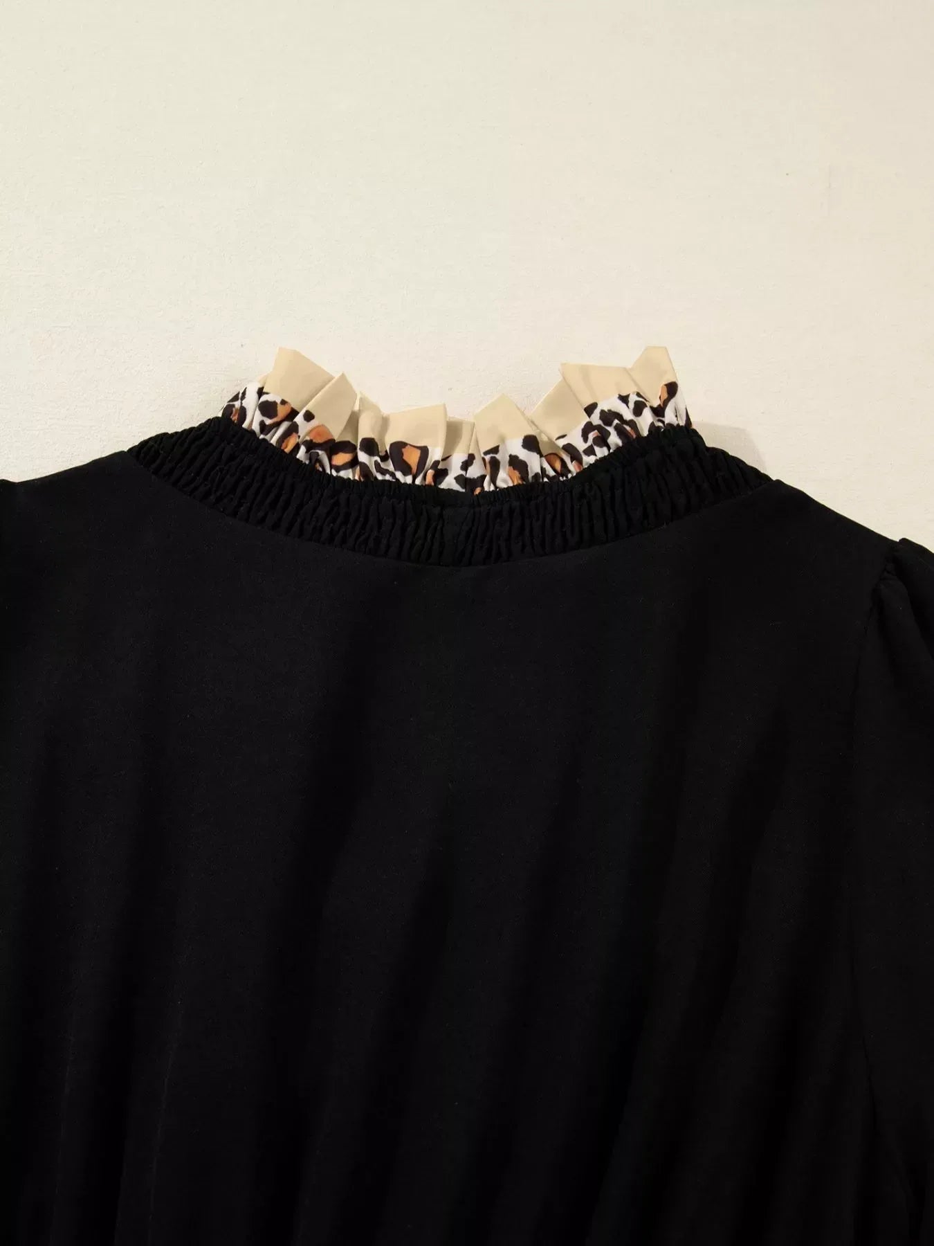 Contrast Leopard Frilled Trim V Neck Bracelet Sleeve Midi Dress - Makw Official Site