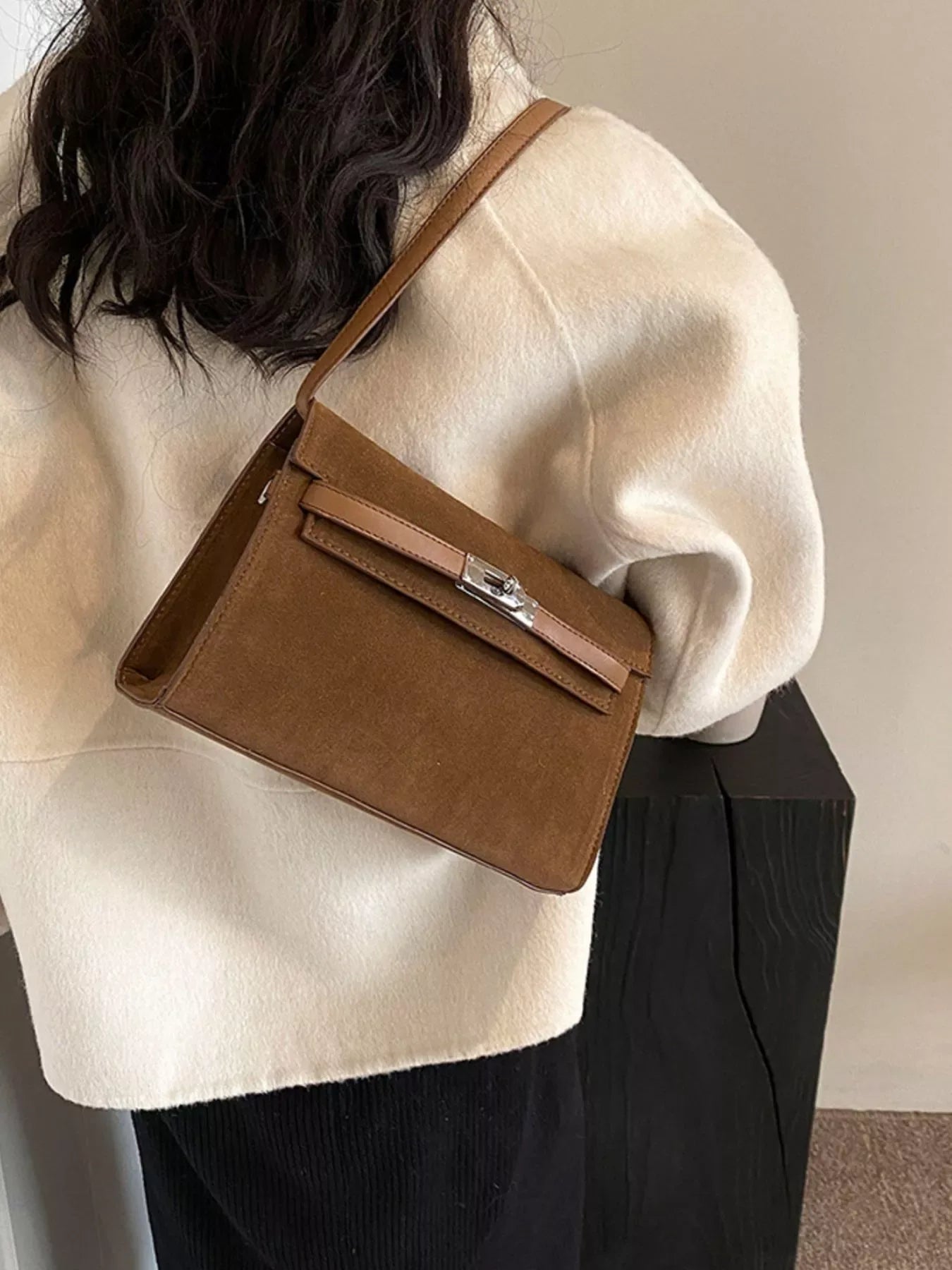 Solid Color Buckle Shoulder Bag - Makw Official Site