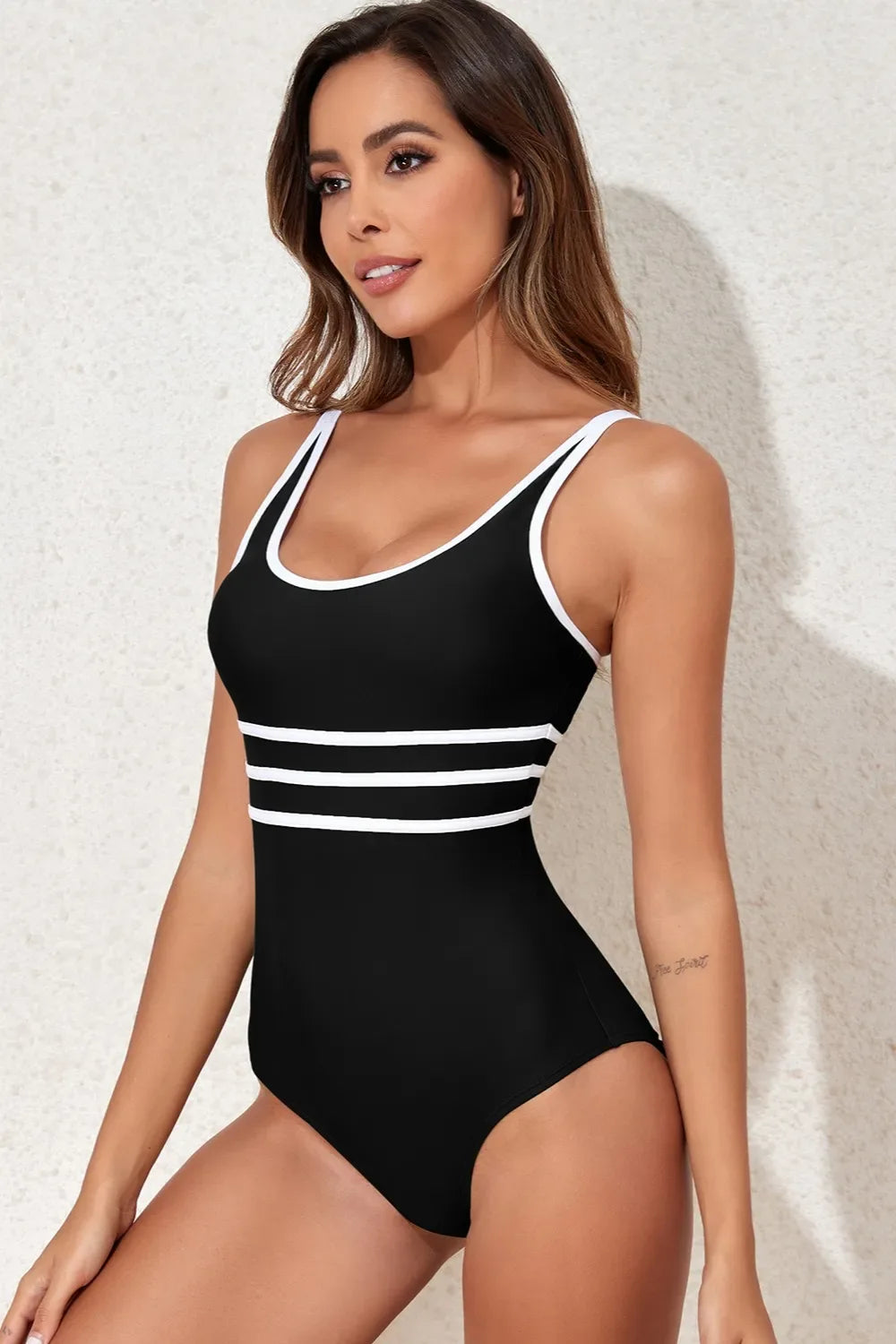 Contrast Trim Scoop Neck One-Piece Swimwear - Makw Official Site