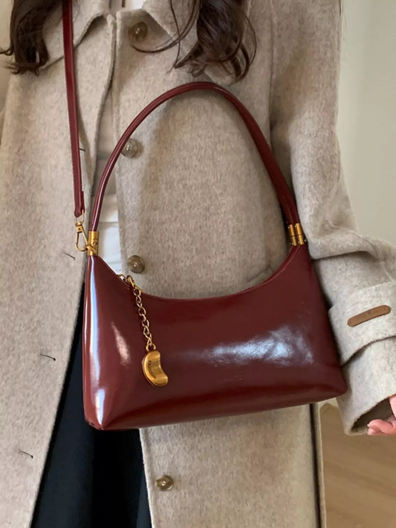 Chain Charm Leather Shoulder Bag - Makw Official Site