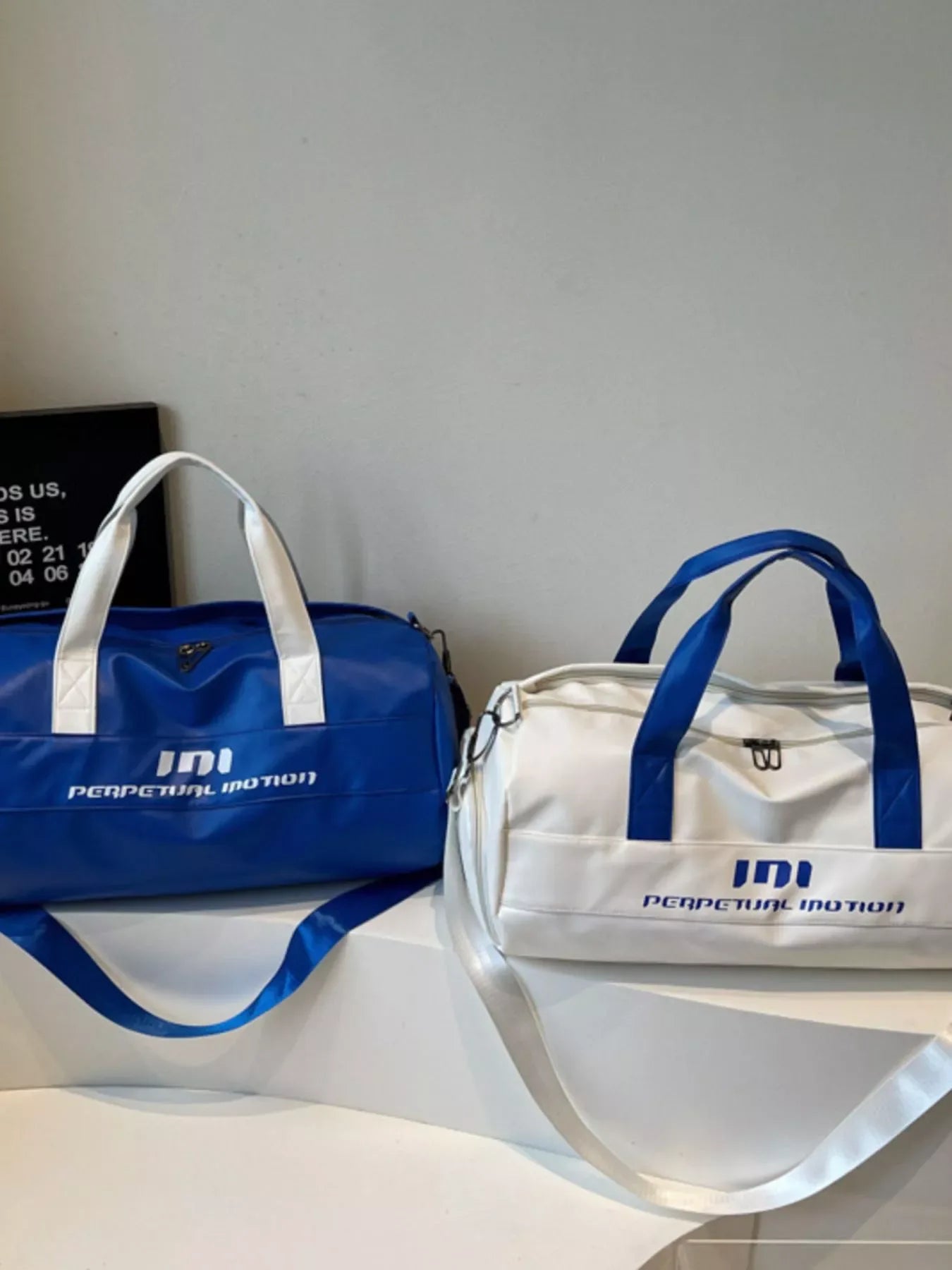 Lightweight Travel Duffel Bag with Shoulder Strap - Makw Official Site