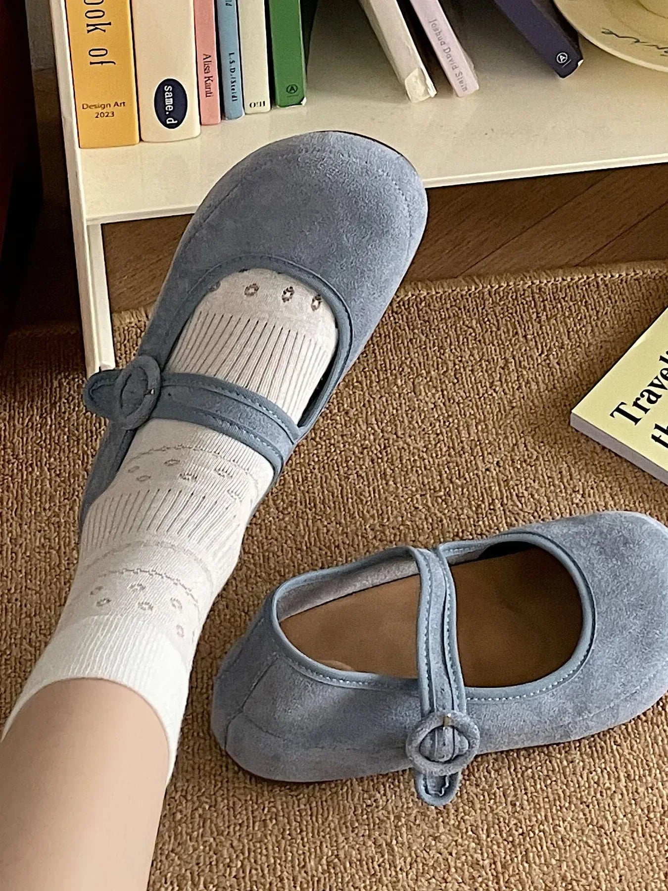 Round Toe Flat Slip-Ons - Makw Official Site