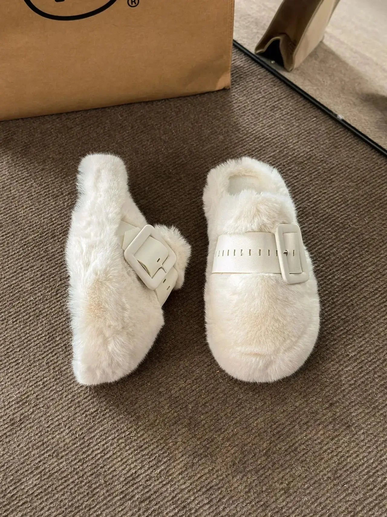 Faux Fur Buckle Slippers - Makw Official Site